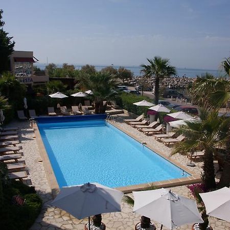 Hotel Azur Bord De Mer ลา กร็องเดอ-ม็อต ภายนอก รูปภาพ