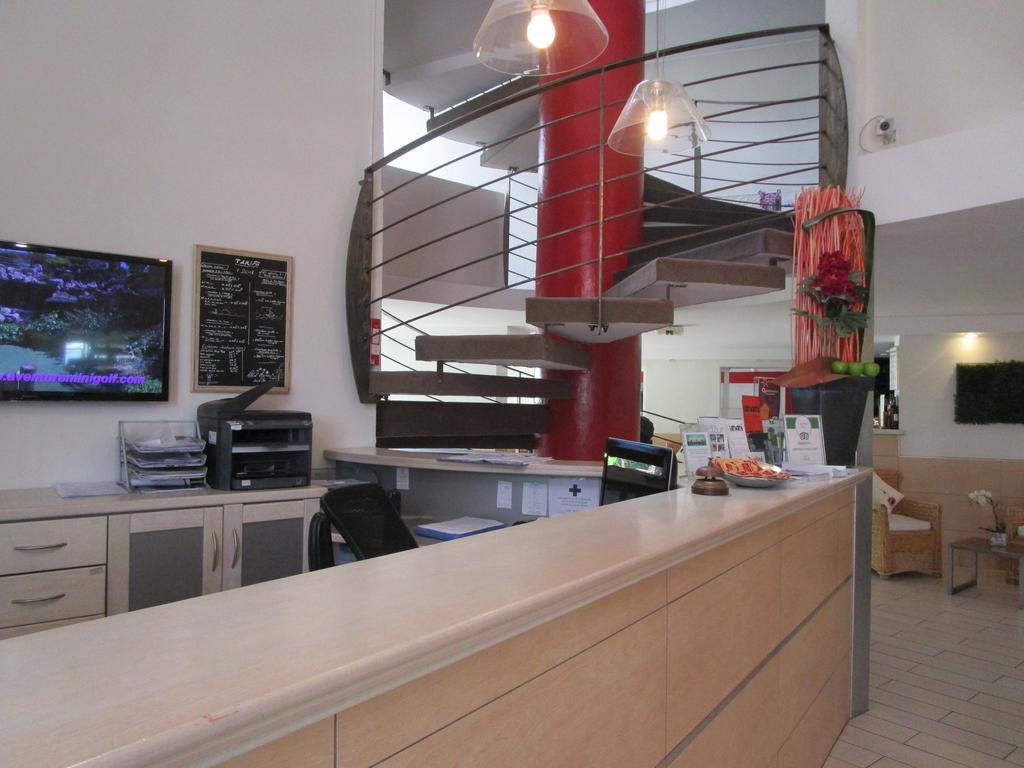 Hotel Azur Bord De Mer ลา กร็องเดอ-ม็อต ภายนอก รูปภาพ
