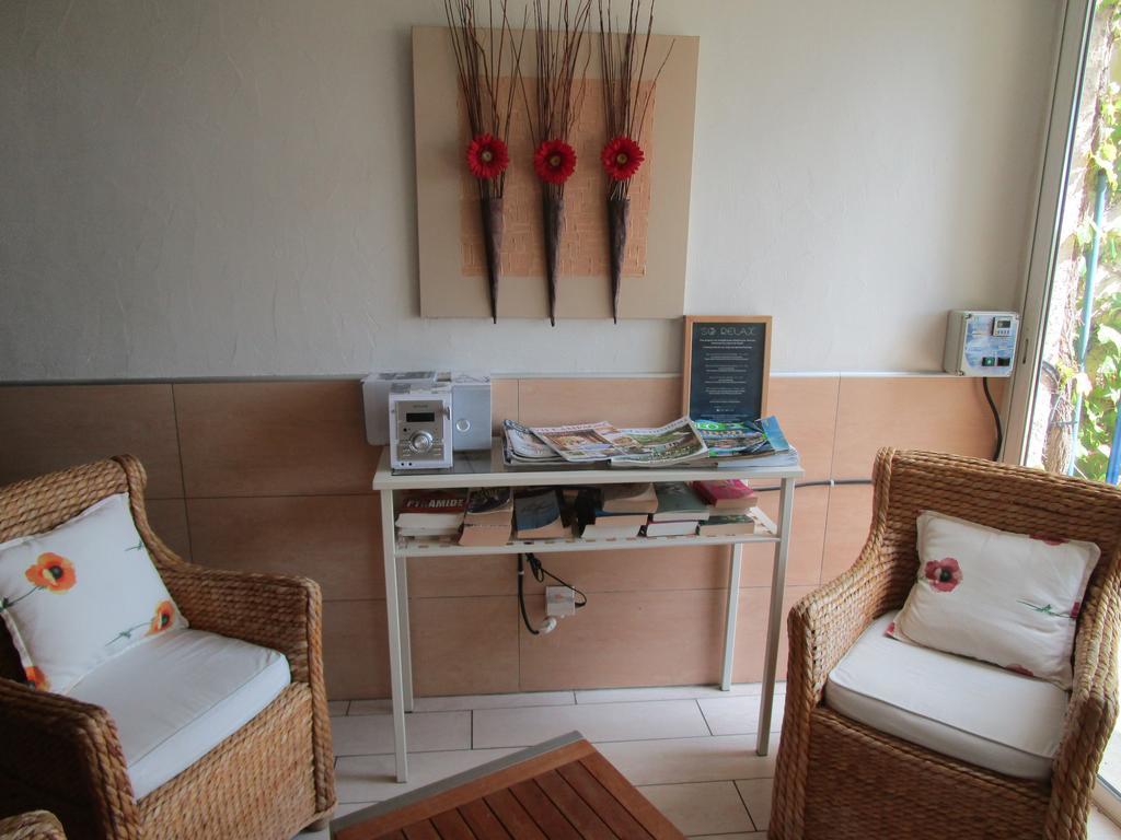 Hotel Azur Bord De Mer ลา กร็องเดอ-ม็อต ภายนอก รูปภาพ