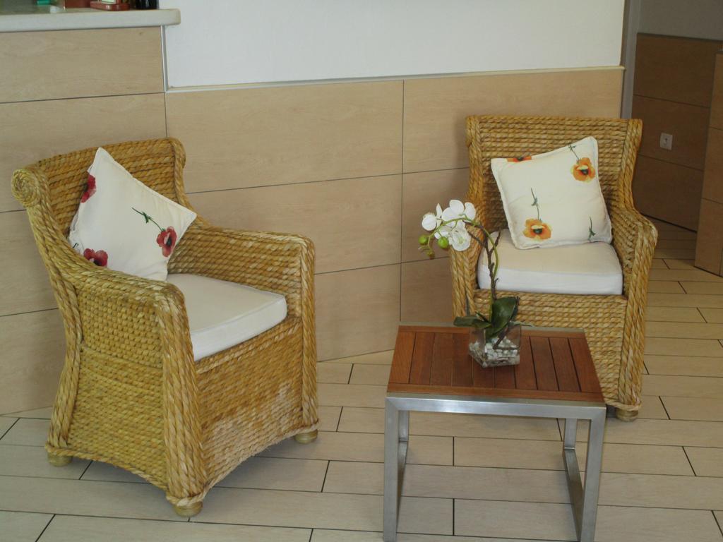 Hotel Azur Bord De Mer ลา กร็องเดอ-ม็อต ภายนอก รูปภาพ