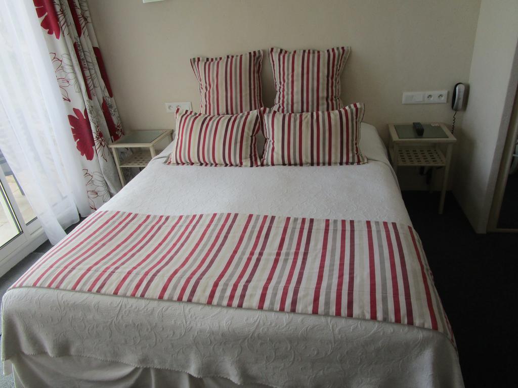 Hotel Azur Bord De Mer ลา กร็องเดอ-ม็อต ภายนอก รูปภาพ
