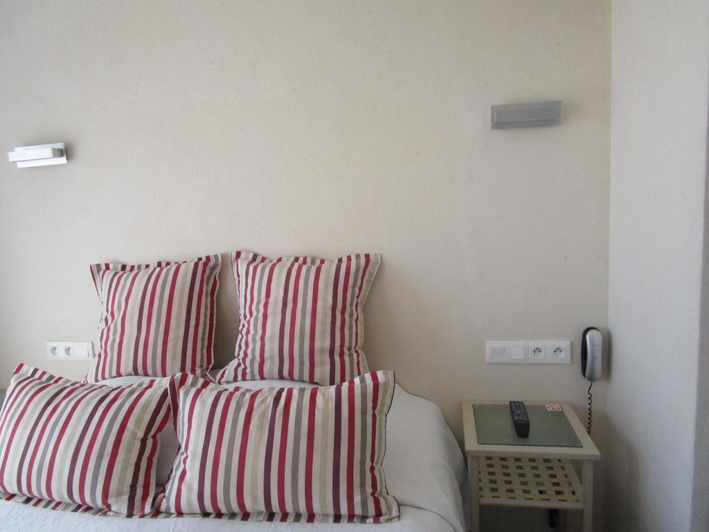 Hotel Azur Bord De Mer ลา กร็องเดอ-ม็อต ภายนอก รูปภาพ