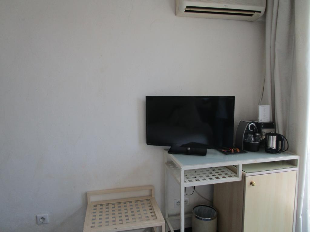 Hotel Azur Bord De Mer ลา กร็องเดอ-ม็อต ภายนอก รูปภาพ