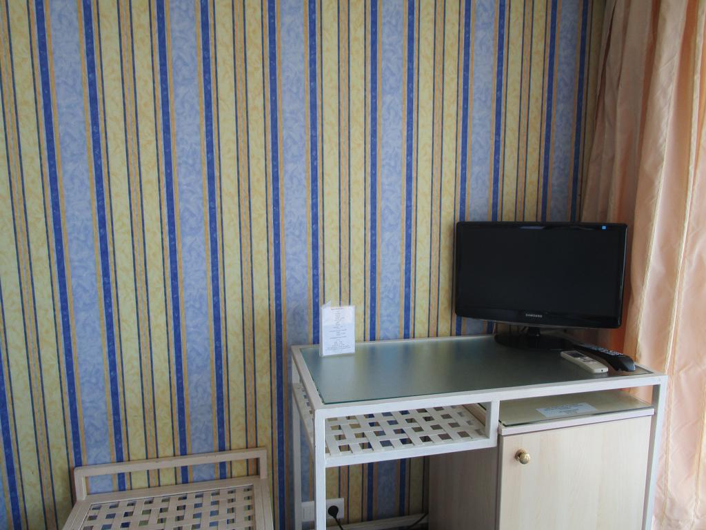 Hotel Azur Bord De Mer ลา กร็องเดอ-ม็อต ภายนอก รูปภาพ