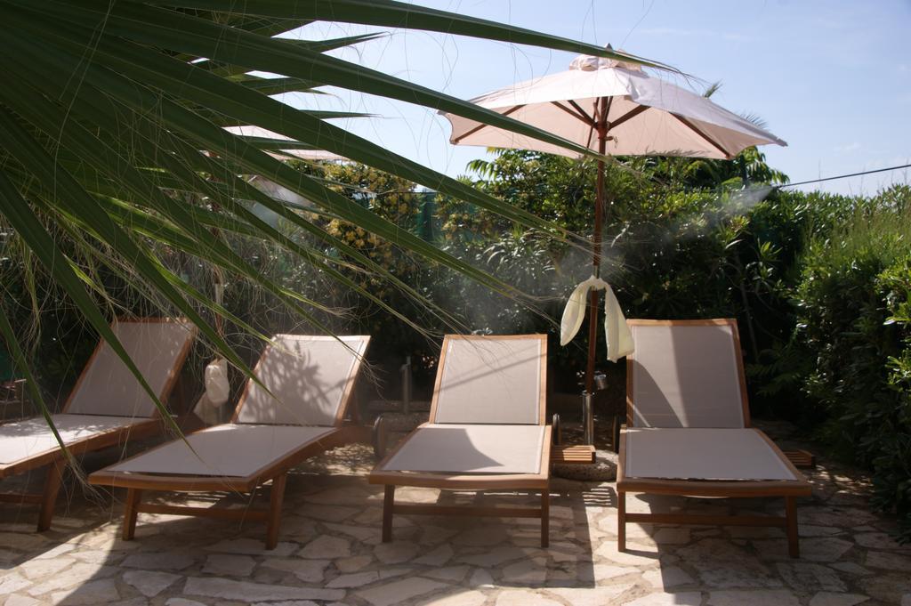 Hotel Azur Bord De Mer ลา กร็องเดอ-ม็อต ภายนอก รูปภาพ